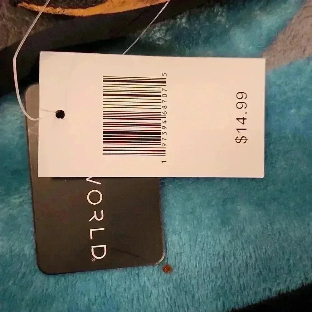 Leopard print BIOWORLD thong sandals. - Picture 4 of 5